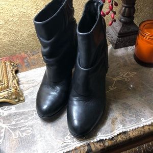 BCBG WOMAN’S Booties Size 38/39